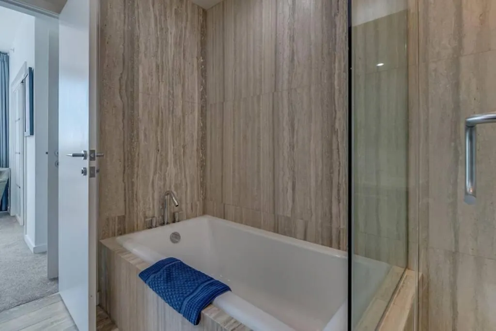 Salish Sights At The Falls- 2 Bed W/Stunning Views Apartment Victoria
